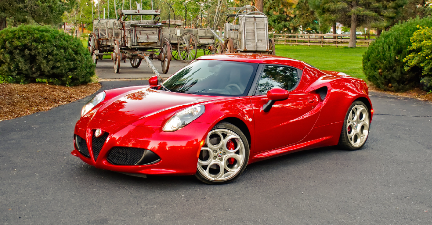 Alfa Romeo 4C: Keindahan dan Performa dalam Paket Kompak