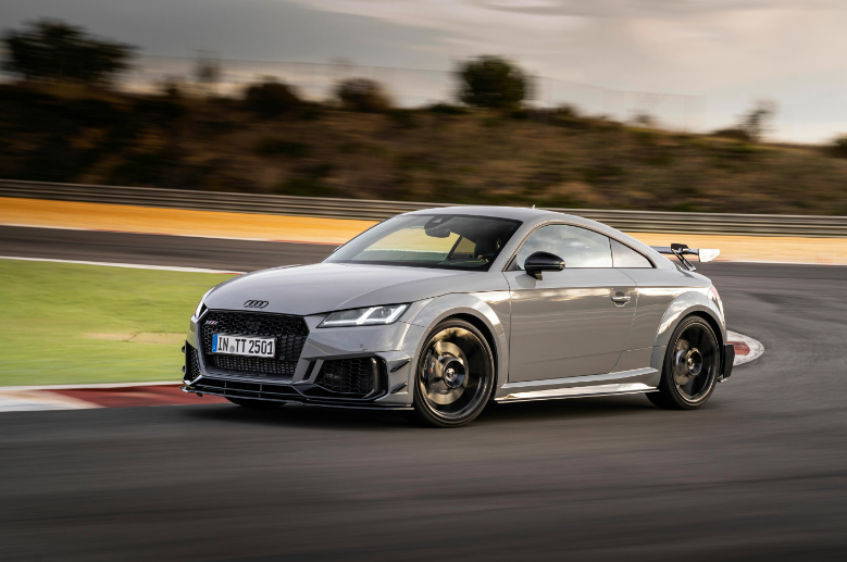 Audi TT RS: Kombinasi Sempurna antara Kinerja dan Gaya