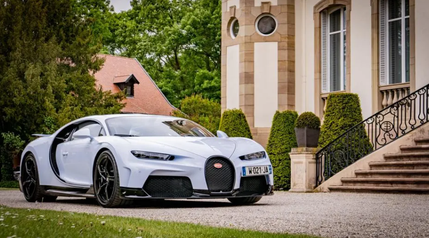 Bugatti Chiron: Raja Supercar dengan Performansi yang Tak Tertandingi