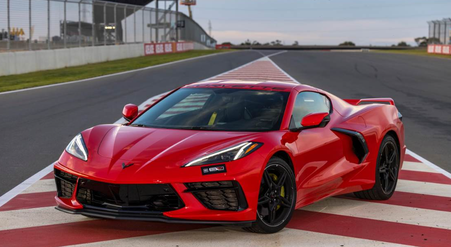 Chevrolet Corvette C8: Revolusi dalam Dunia Mobil Sport