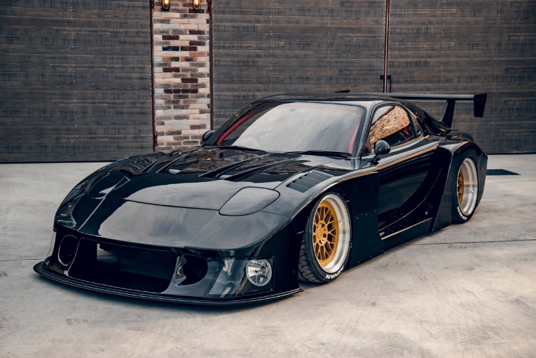 Mazda RX-7: Legenda Mobil Sport dengan Mesin Rotary yang Ikonik